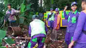 Peringati Hari Lingkungan Hidup, DPRKPLH Ciamis Bersih-bersih Hutan dari Sampah Anorganik