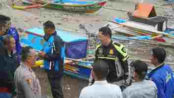 Nelayan di Tasikmalaya Tidak Boleh Melaut Sampai Kondisi Aman