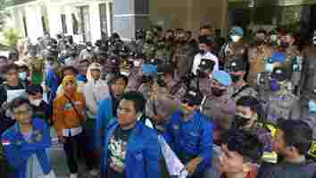 Mahasiswa di Banjar Terluka Saat Unjuk Rasa Tolak Kenaikan BBM