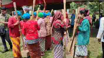 Ratusan Warga Ciamis Ikuti Tradisi Nyuguh di Kampung Kuta