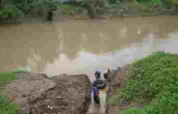 Perumda Tirta Anom Kota Banjar, Jawa Barat, rugi hingga ratusan juta akibat saluran instalasi pengolahan air tersumbat sampah
