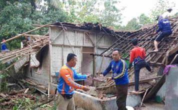 Rumah Lansia di Ciulu Ciamis Ambruk Diguyur Hujan