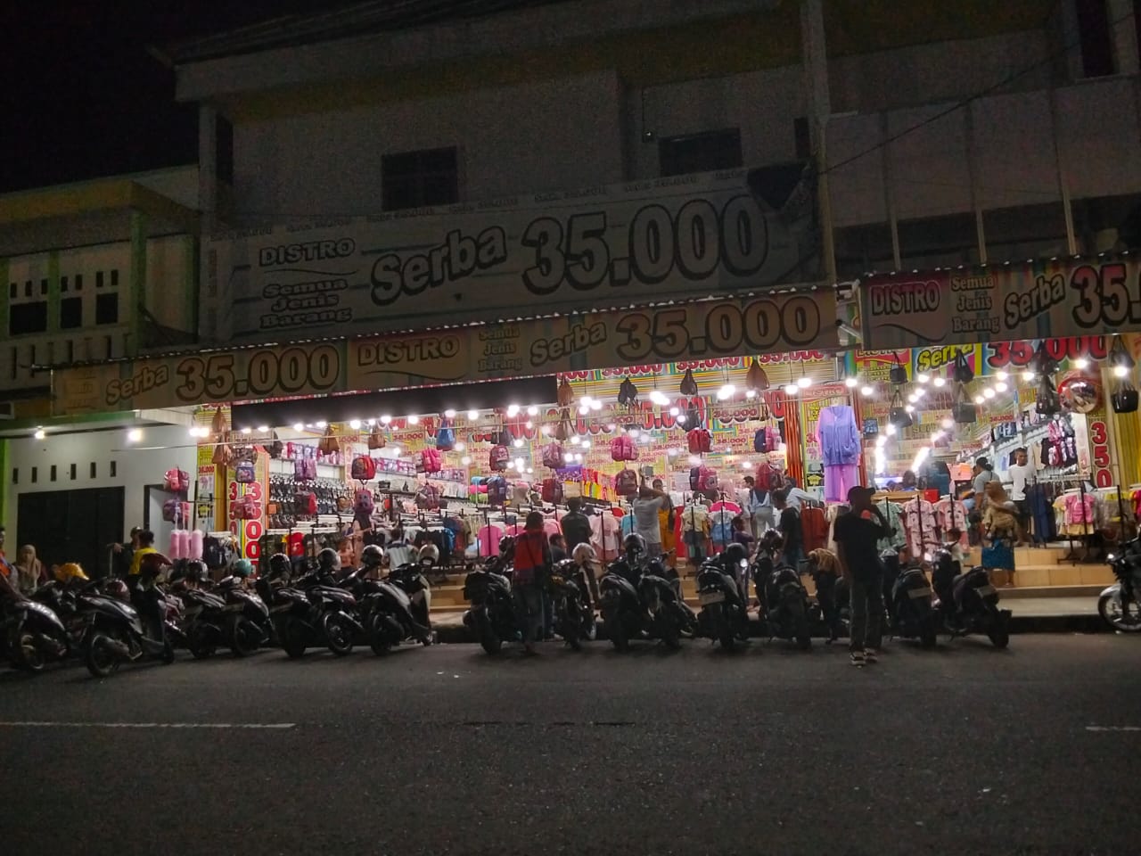 Distro Serba 35, Magnet Keramaian Kota Banjar Menjelang Lebaran - Galuh.ID